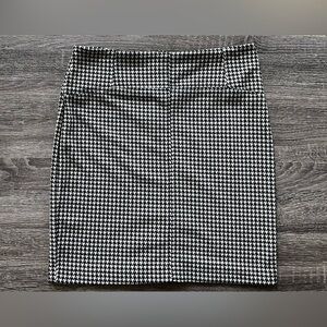 New York & Company Black & White Monochrome Houndstooth Pencil Skirt | Size 14